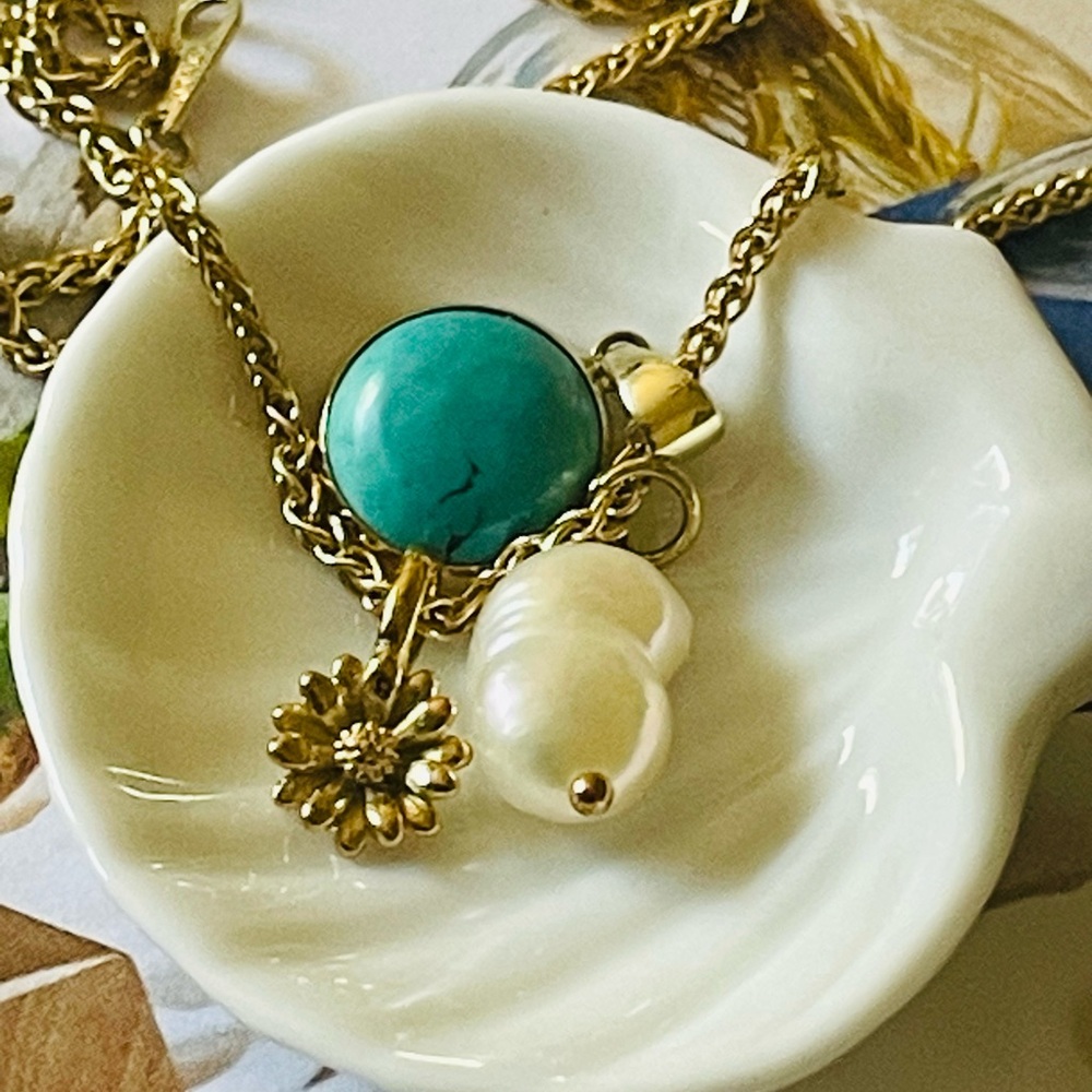 Gold mini sunflower pendant